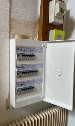 Tableau électrique propre avec circuits identifiés